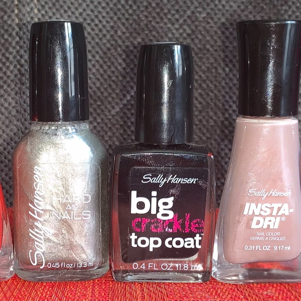 Get 5 BRAND NEW-Sally Hansen Nail Polishes